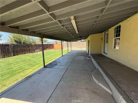Exterior - 2601 Dore Dr, Bakersfield, CA 93304 photo 7 of 8