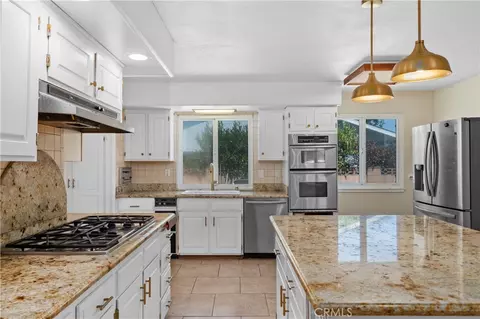 Kitchen - 789 Hudspeth St, Simi Valley, CA 93065 photo 5 of 5