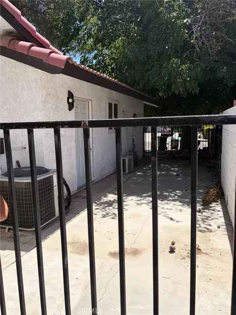 1255 Herzel Ave, Lancaster, CA 93535 photo 3