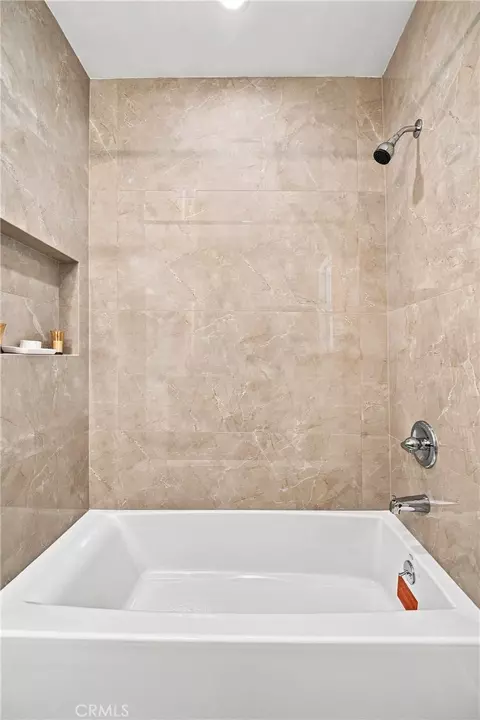 Bath - 10512 Samoa Ave, Tujunga, CA 91042 photo 3 of 3