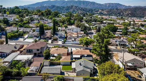 View/Area - 10512 Samoa Ave, Tujunga, CA 91042 photo 3 of 7