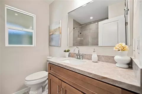 Bath - 10512 Samoa Ave, Tujunga, CA 91042 photo 1 of 3