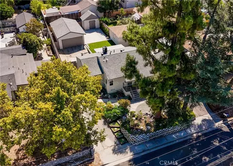View/Area - 10512 Samoa Ave, Tujunga, CA 91042 photo 1 of 7