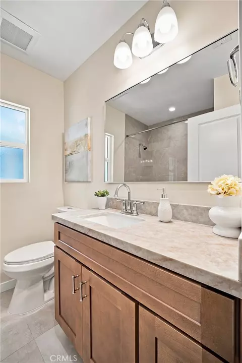 Bath - 10512 Samoa Ave, Tujunga, CA 91042 photo 2 of 3