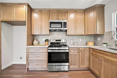 Kitchen - 10512 Samoa Ave, Tujunga, CA 91042 photo 1 of 1