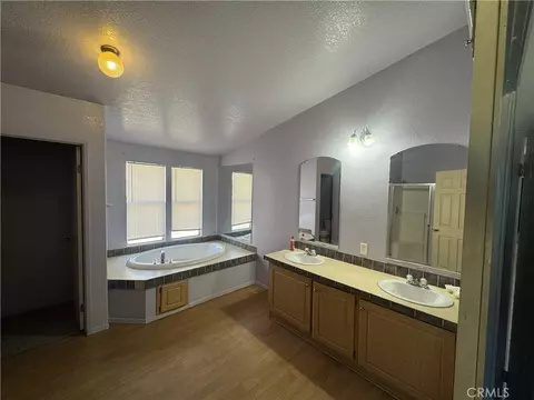 Bath - 11647 Cameron Canyon Rd, Mojave, CA 93501 photo 2 of 2