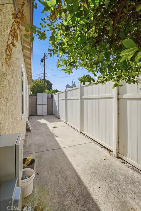 Exterior - 6949 Aura Ave, Reseda, CA 91335 photo 6 of 7