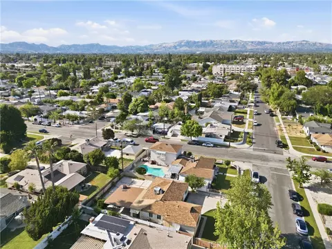View/Area - 6949 Aura Ave, Reseda, CA 91335 photo 4 of 4