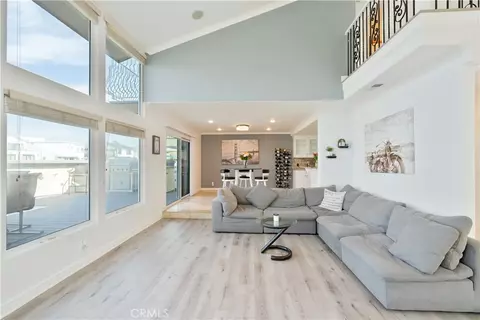 Living - 2355 Peninsula, Oxnard, CA 93035 photo 2 of 3