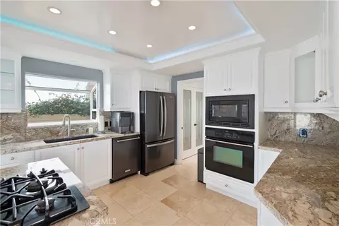 Kitchen - 2355 Peninsula, Oxnard, CA 93035 photo 2 of 2