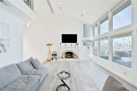 Living - 2355 Peninsula, Oxnard, CA 93035 photo 3 of 3