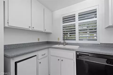 Kitchen - 2399 Jefferson #5, Carlsbad, CA 92008 photo 3 of 4