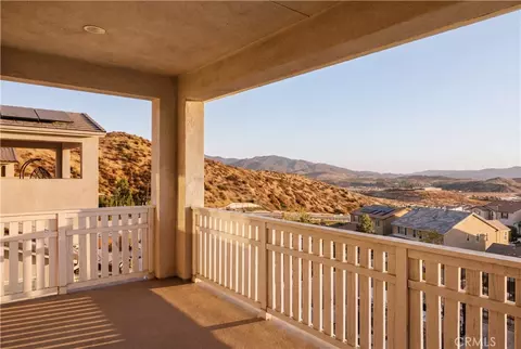 Exterior - 28511 Sparrow Way, Saugus, CA 91350 photo 5 of 8