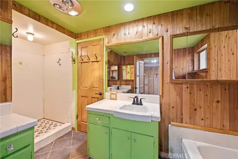 Bath - 2125 Eastedge, Glendale, CA 91206 photo 2 of 2