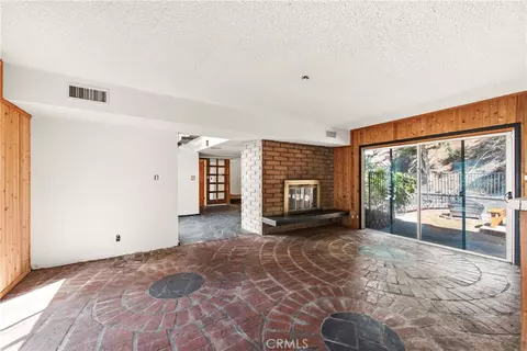 Living - 2125 Eastedge, Glendale, CA 91206 photo 2 of 8