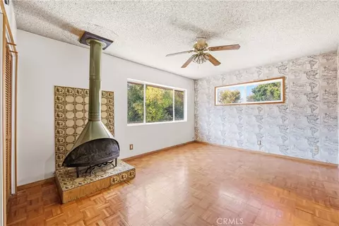 Living - 2125 Eastedge, Glendale, CA 91206 photo 6 of 8