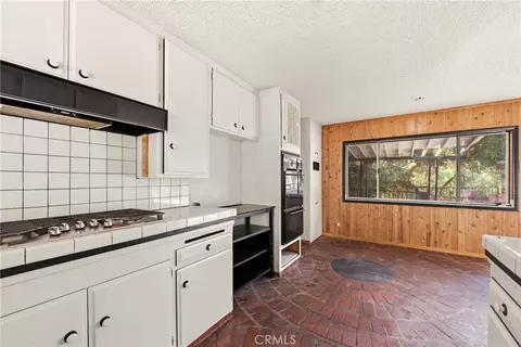 Kitchen - 2125 Eastedge, Glendale, CA 91206 photo 2 of 2