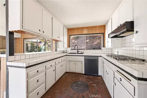 Kitchen - 2125 Eastedge, Glendale, CA 91206 photo 1 of 2