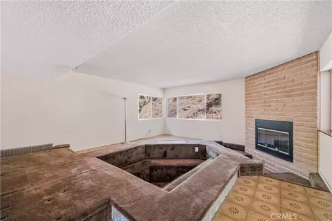 Living - 2125 Eastedge, Glendale, CA 91206 photo 4 of 8