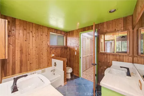 Bath - 2125 Eastedge, Glendale, CA 91206 photo 1 of 2