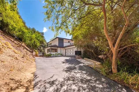 Exterior - 2125 Eastedge, Glendale, CA 91206 photo 2 of 15