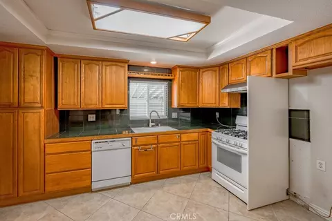 Kitchen - 2056 E Villa, Pasadena, CA 91107 photo 1 of 2
