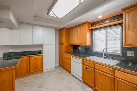 Kitchen - 2056 E Villa, Pasadena, CA 91107 photo 2 of 2