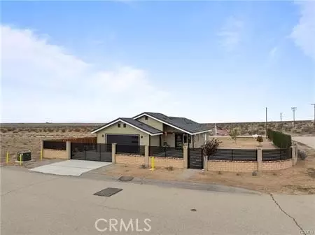 Exterior - 13857 E Avenue G2, Lancaster, CA 93535 photo 2 of 5