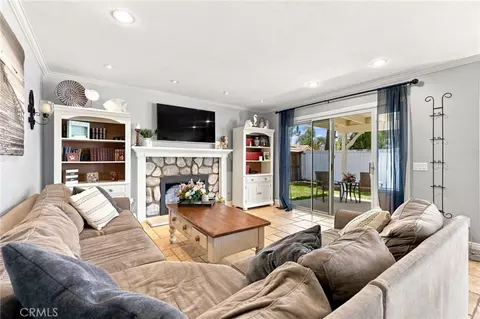 Living - 696 Corte Vina, Camarillo, CA 93010 photo 6 of 6