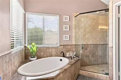 Bath - 696 Corte Vina, Camarillo, CA 93010 photo 4 of 7