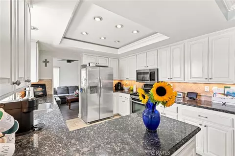 Kitchen - 696 Corte Vina, Camarillo, CA 93010 photo 5 of 5