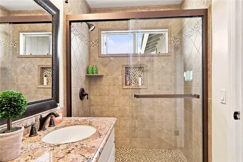 Bath - 696 Corte Vina, Camarillo, CA 93010 photo 7 of 7