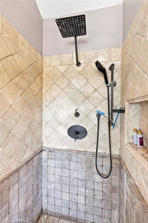 Bath - 696 Corte Vina, Camarillo, CA 93010 photo 5 of 7