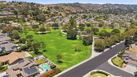 View/Area - 696 Corte Vina, Camarillo, CA 93010 photo 11 of 13