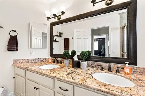 Bath - 696 Corte Vina, Camarillo, CA 93010 photo 6 of 7