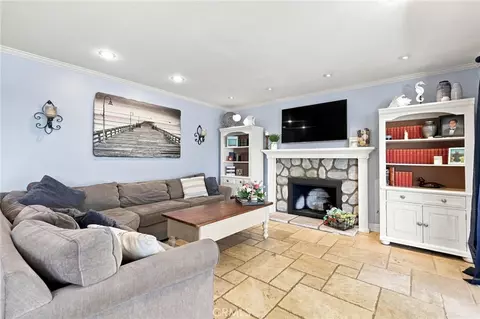 Living - 696 Corte Vina, Camarillo, CA 93010 photo 4 of 6