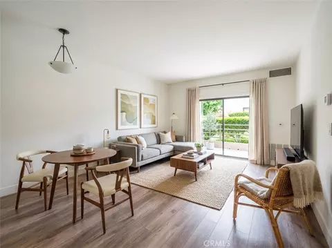 6815 Remmet #109, Canoga Park, CA 91303