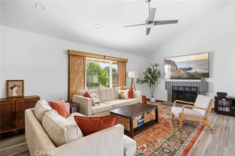 Living - 27403 Garza Dr, Saugus, CA 91350 photo 2 of 4