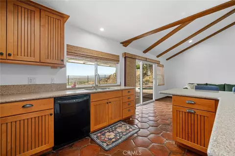 Kitchen - 27403 Garza Dr, Saugus, CA 91350 photo 3 of 3