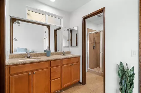 Bath - 27403 Garza Dr, Saugus, CA 91350 photo 1 of 2