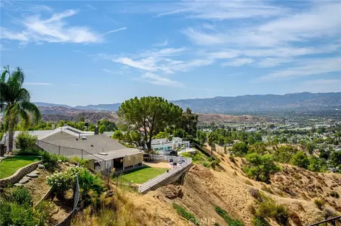 Exterior - 27403 Garza Dr, Saugus, CA 91350 photo 13 of 13