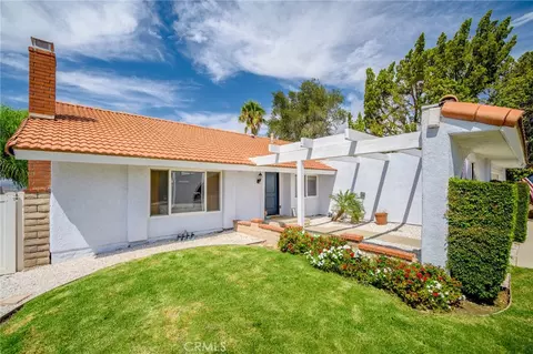 Exterior - 27403 Garza Dr, Saugus, CA 91350 photo 2 of 13