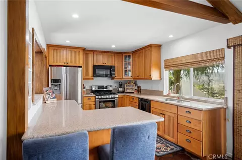 Kitchen - 27403 Garza Dr, Saugus, CA 91350 photo 2 of 3