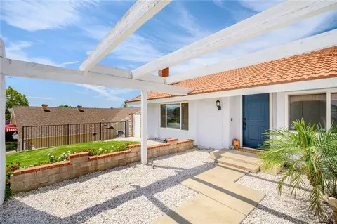 Exterior - 27403 Garza Dr, Saugus, CA 91350 photo 3 of 13