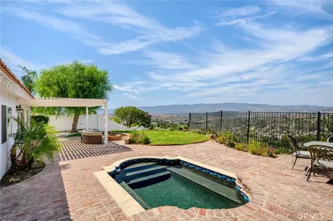 Exterior - 27403 Garza Dr, Saugus, CA 91350 photo 12 of 13
