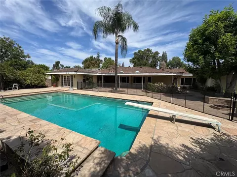 17410 Knapp St, Northridge, CA 91325