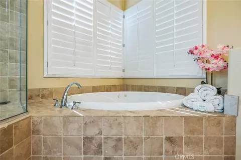 Bath - 43277 Sentiero Dr, Indio, CA 92203 photo 1 of 4