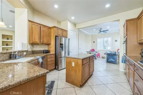 Kitchen - 43277 Sentiero Dr, Indio, CA 92203 photo 2 of 2