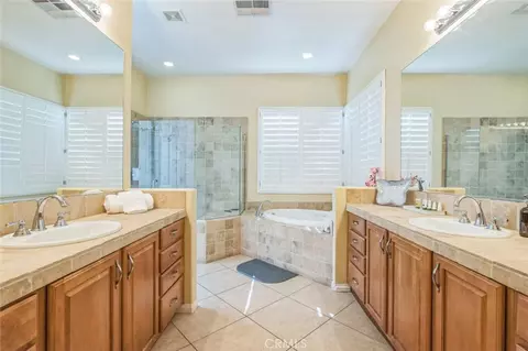 Bath - 43277 Sentiero Dr, Indio, CA 92203 photo 2 of 4