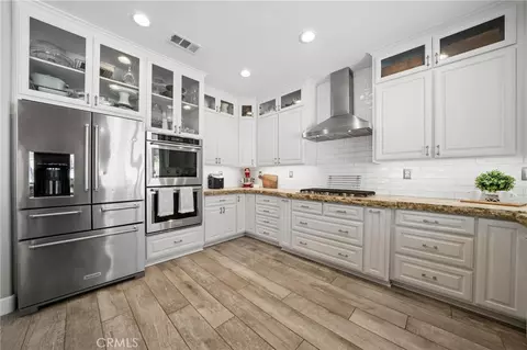 Kitchen - 28746 High Ridge Dr, Santa Clarita, CA 91390 photo 4 of 7